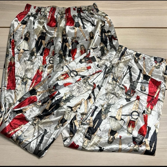 Taylor Swift Red Era Pajama Set Size Large - Picture 2 of 2